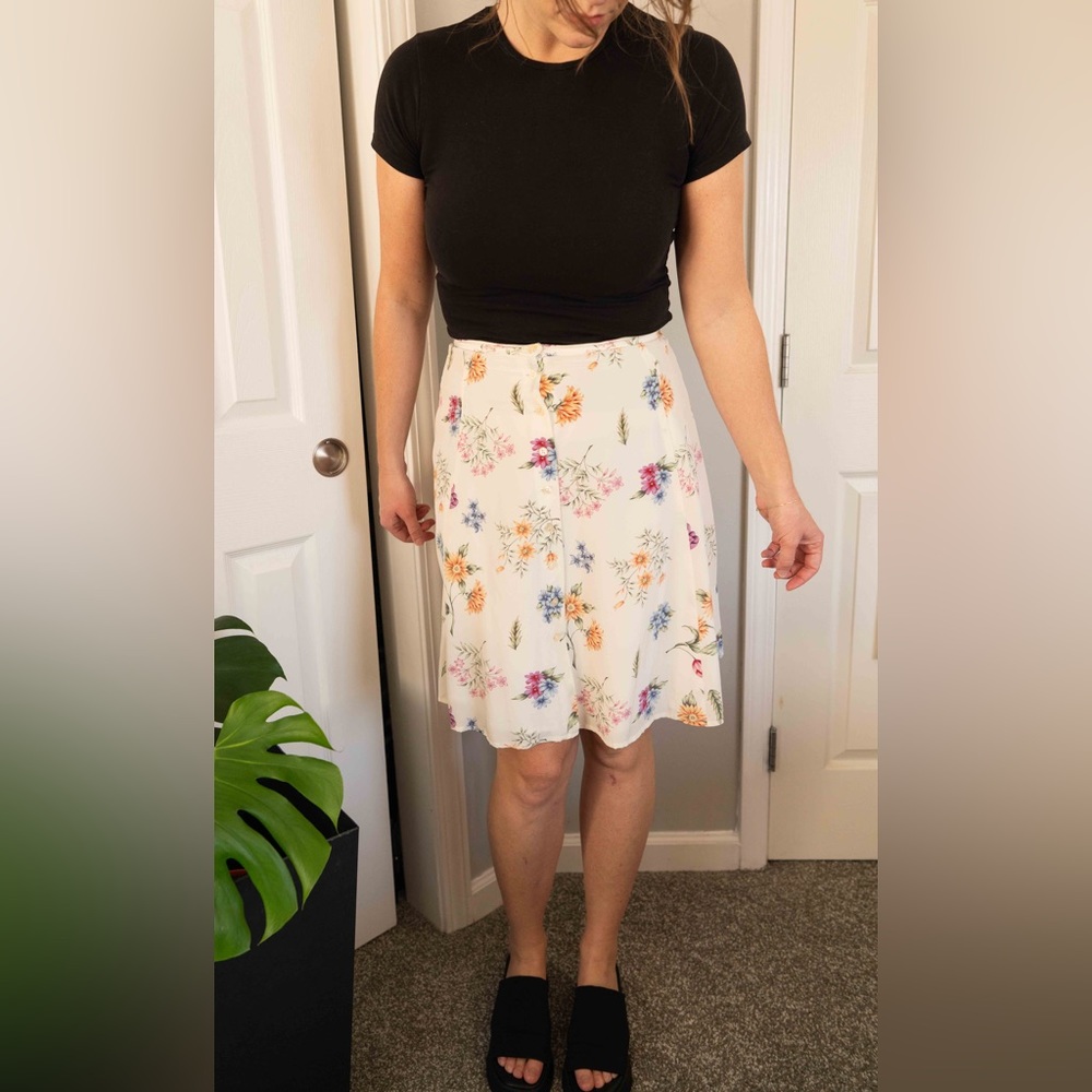 100% silk floral and white skirt knee length Size Medium